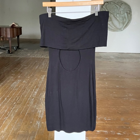 Black off the shoulder, cut out mini dress - Picture 2 of 3